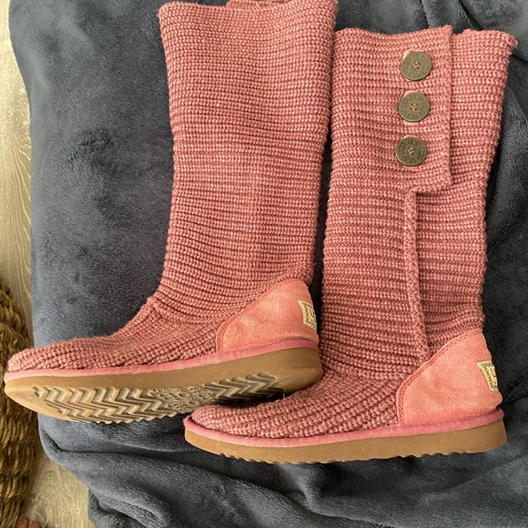 UGG Classic Cardy Knit Boot. Size 9. Please see last photo for description. - Picture 3 of 11